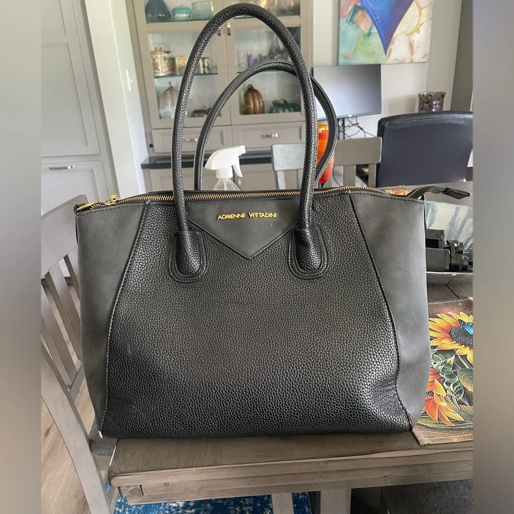 FINAL PRICE Adrienne Vittadini Bag - Picture 1 of 8